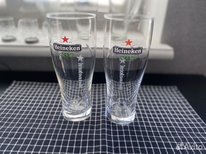 2 стакана Heineken по 0,5 л