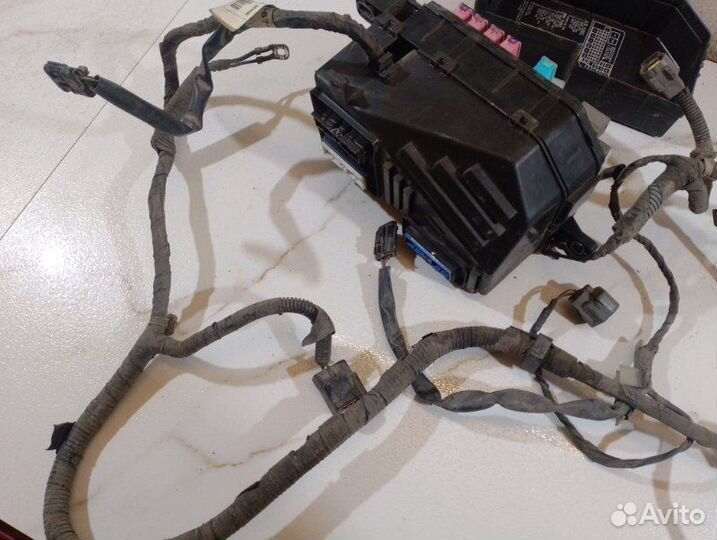 Блок предохранителей под капот Kia Rio A5D 2001