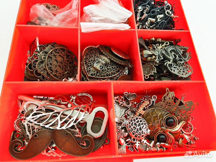 Подвески, бусины для рукоделия,ресницы для игрушек