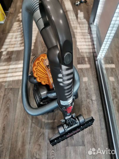 Пылесос Dyson dc32
