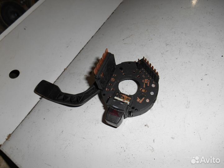 Переключатель поворотов Volkswagen Passat B3