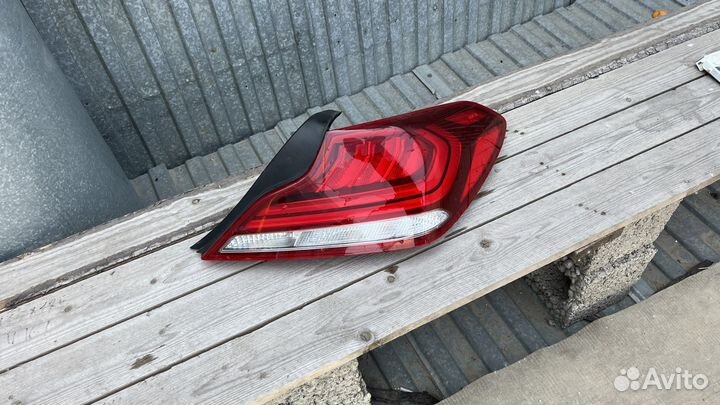 Фонарь задний правый Genesis G70