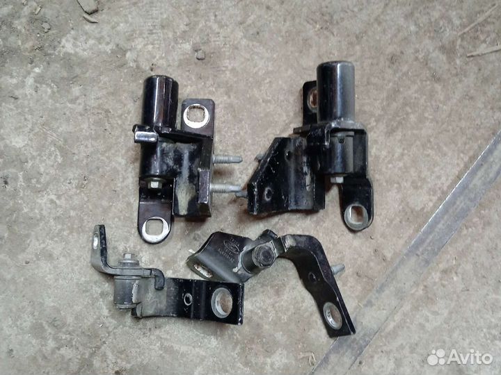 Петли задних дверей Ford Mondeo 4