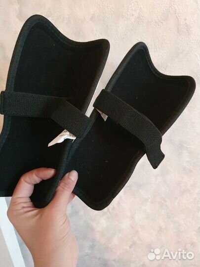 Щитки футбольные demix