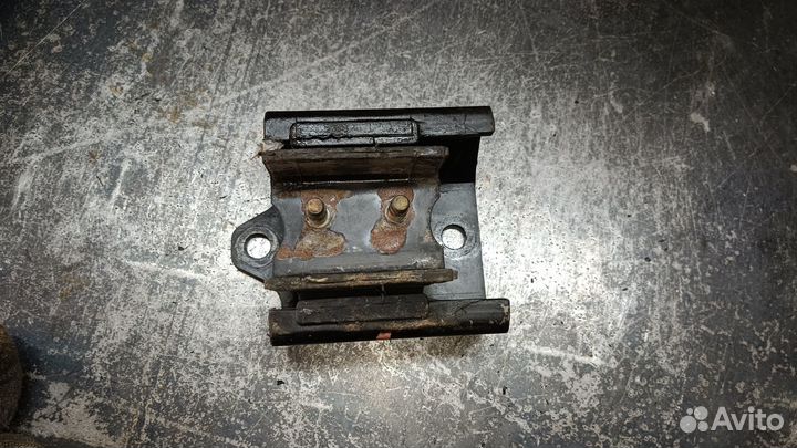 Подушка АКПП elgrand E51 2WD