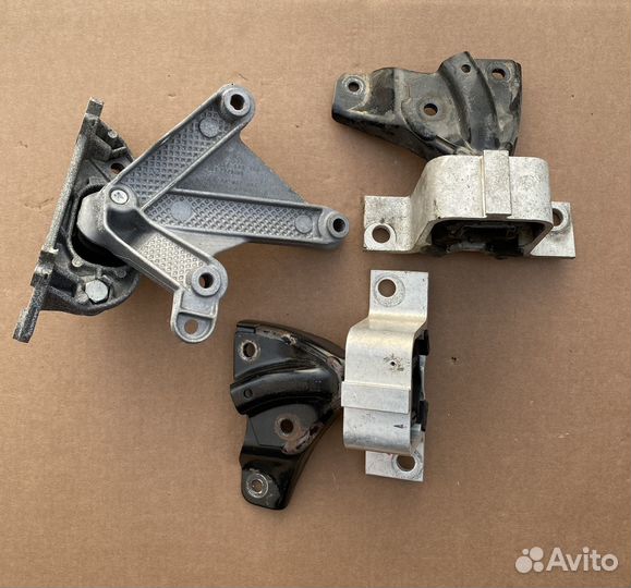 Крепления двигателя Renault Logan 1