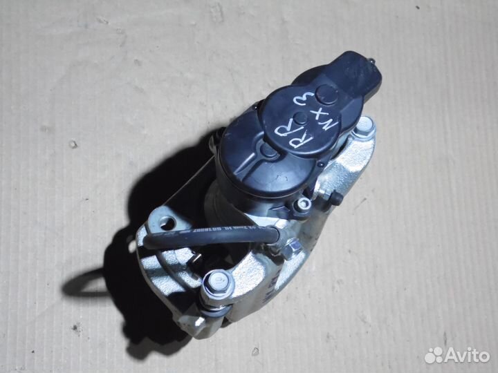 Суппорт задний правый Лексус NX RX