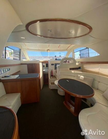 Морские прогулки на яхте легенда в сочи