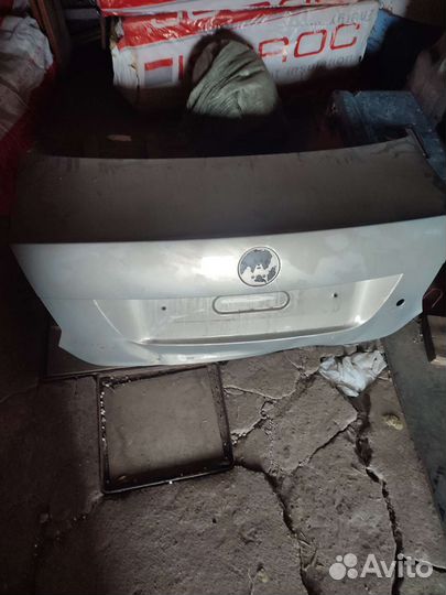 Фольксваген-Поло V крышка багажника