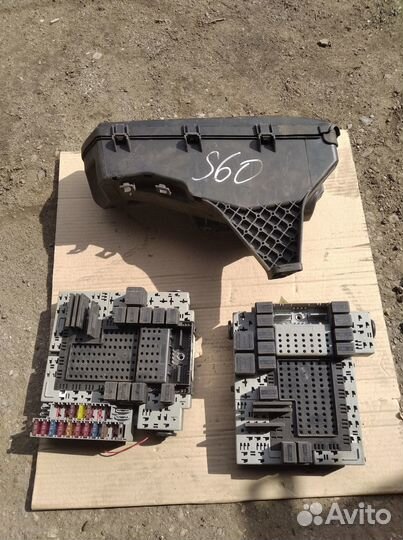 Блок предохранителей Вольво S60 1