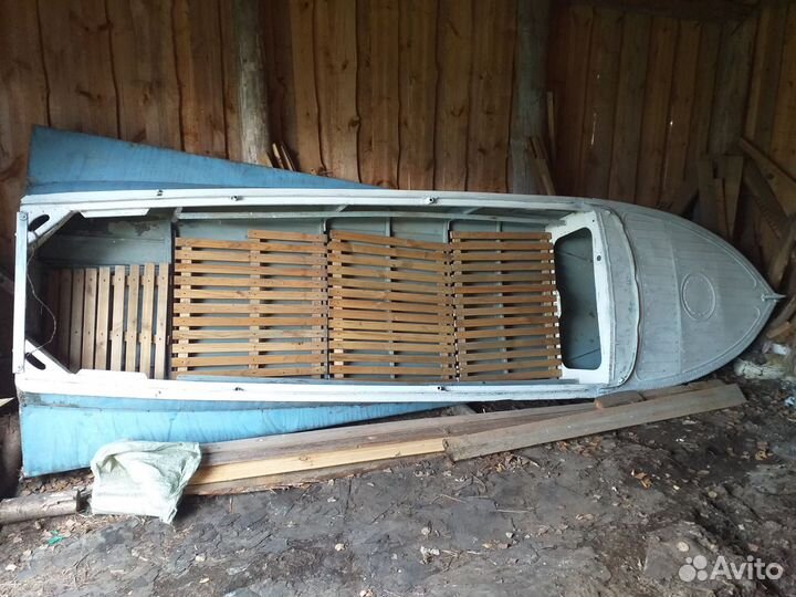 Лодка моторная