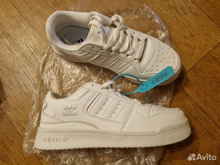 Кроссовки женские adidas 42 р