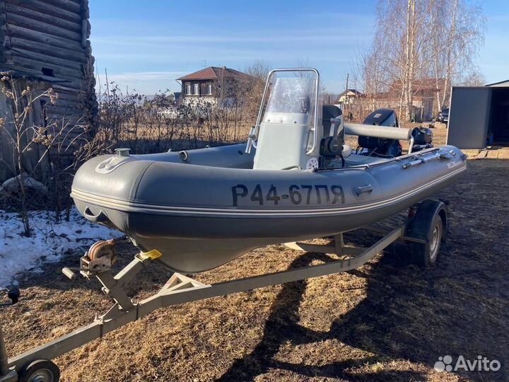 Моторная лодка с двумя моторами