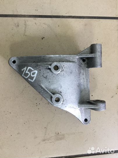 Кронштейн опора двс audi a6 c5 2,4 v6 BDV APS