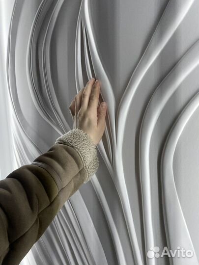 Барельеф на стене