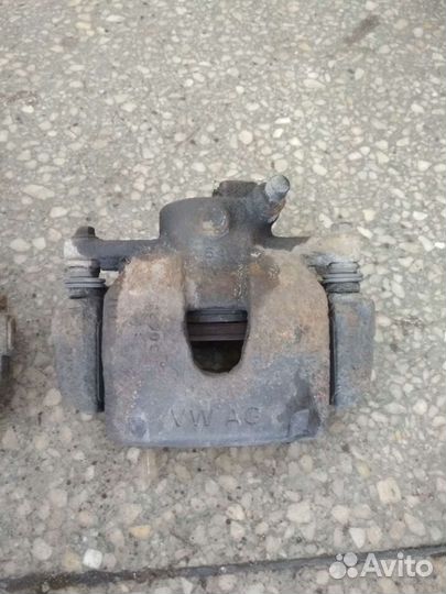 Суппорт тормозной передний Поло Седан