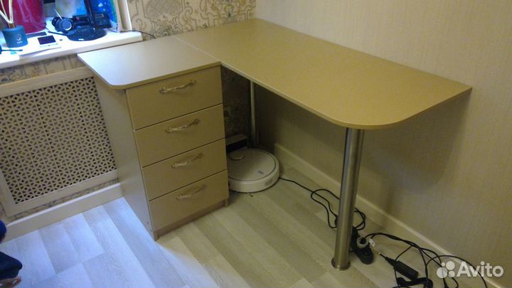 Письменный стол с тумбой