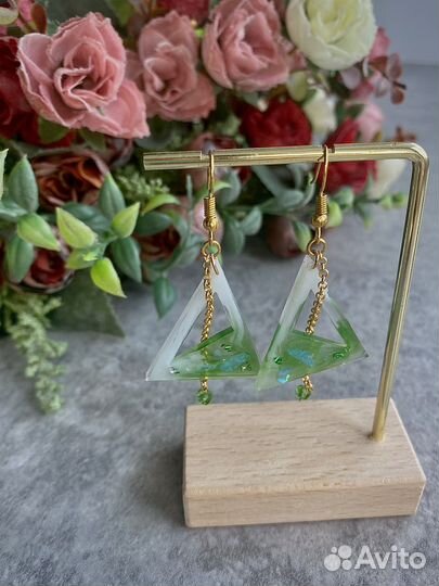 Большой выбор украшений из эпоксидной смолы