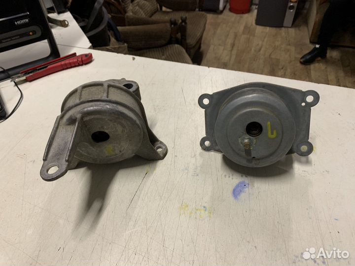 Опора двигателя правая/левая Opel Astra H 1.6