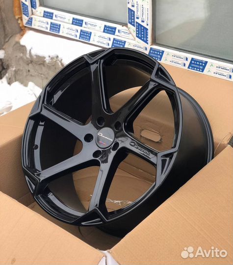 Диски Giovanna Dalar X R22 на Genesis GV80 GV70