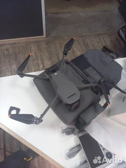 Квадрокоптер DJI Mavic 3 Pro Fly More Combo