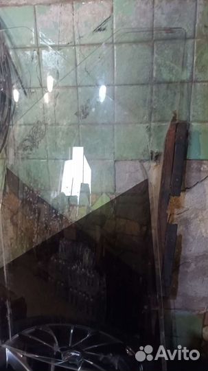 Стекло двери таврия