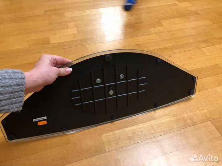 Подставка под телевизор не использовалась