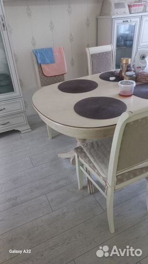 Продам стол и стулья