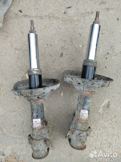 Передние амортизаторы subaru impreza GRB GVF