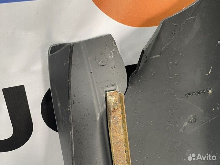 1659258 Крыло переднее правое задняя часть