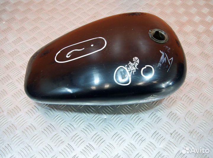 Бензобак Suzuki Intruder 400