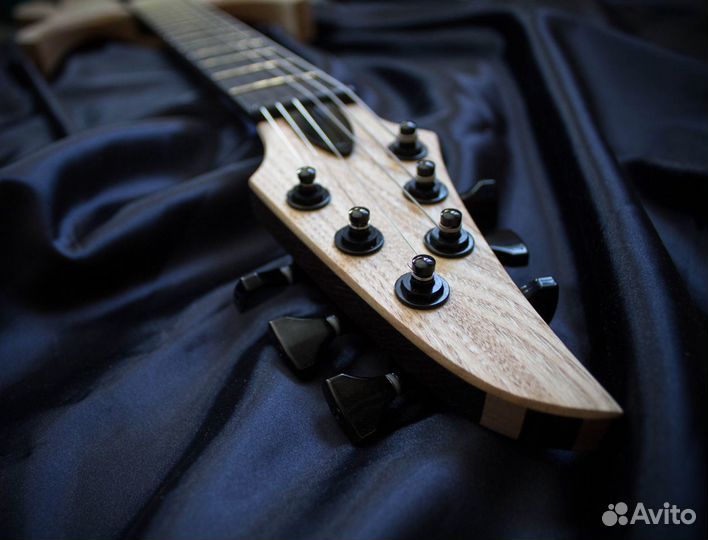 Продам мастеровую гитару