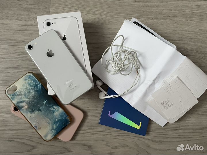 iPhone 8, 64 ГБ
