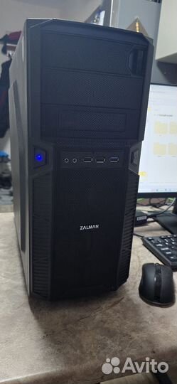 Компьютер с монитором и колонками