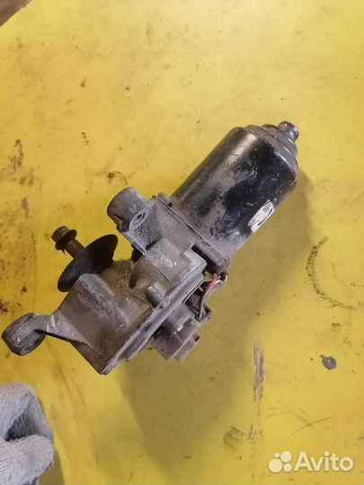 Моторчик стеклоочистителя Nissan Terrano