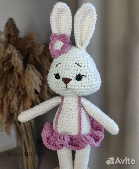 Игрушка вязаная зайка