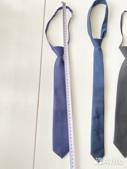 Галстук, бабочка, подтяжки, кожаный ремень