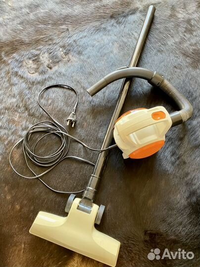 Пылесос мини безмешковый KitFort