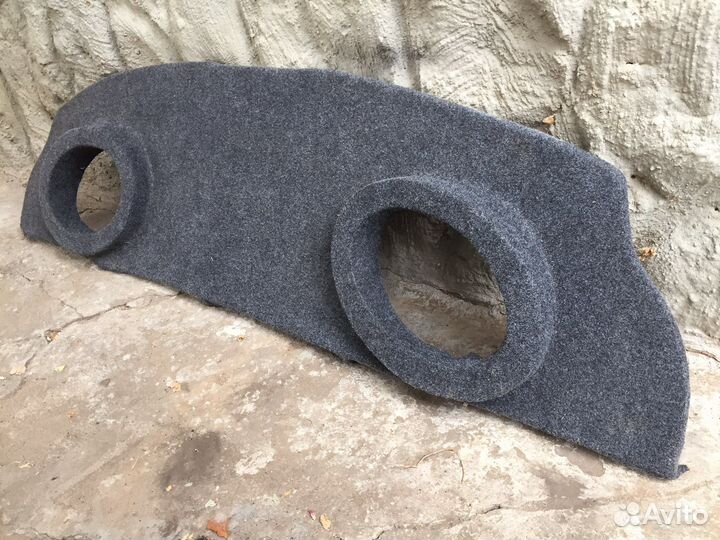 Акустическая полка на гранту седан