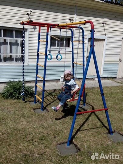 Уличный спортивный комплекс 