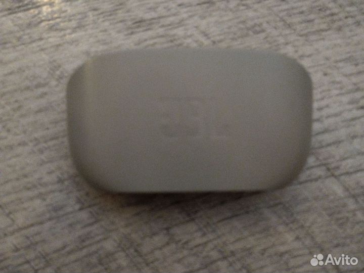 Продам наушники JBL