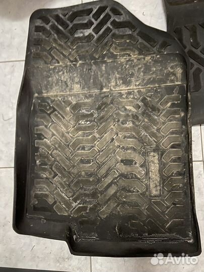 Автомобильные коврики резиновые