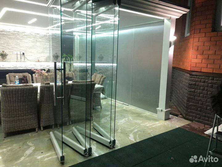 Безрамное остекление беседки