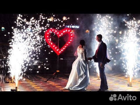 Церемония зажжения огненного сердца, фонтаны,салют