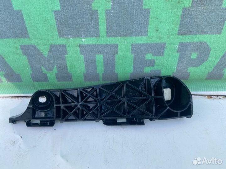 Кронштейн бампера передний правый Toyota Rav 4