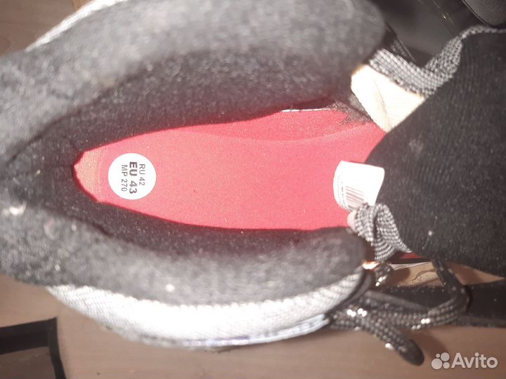 Лыжные ботинки 42 размер. Новые