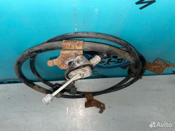 Трос стояночного тормоза левый Toyota Corolla E150