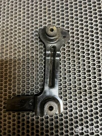 Кронштейн клапана турбины Ford Kuga jqmb 1 2014