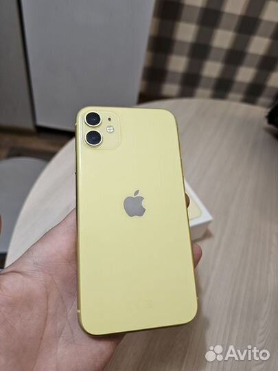 iPhone 11, 64 ГБ