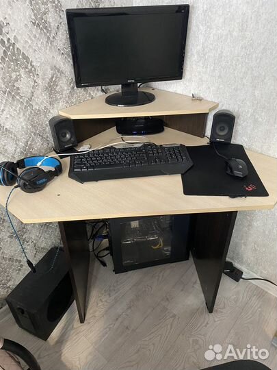 Компьютерный стол